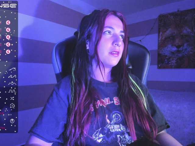 Live sex webcam photo for scarlett-taylor #275704376