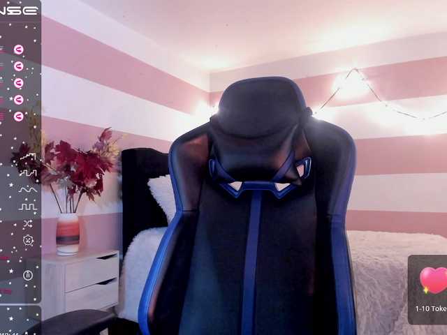 Live sex webcam photo for scarlett-taylor #275731705