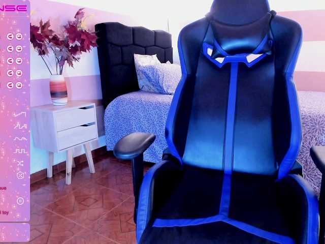 Live sex webcam photo for scarlett-taylor #275799315