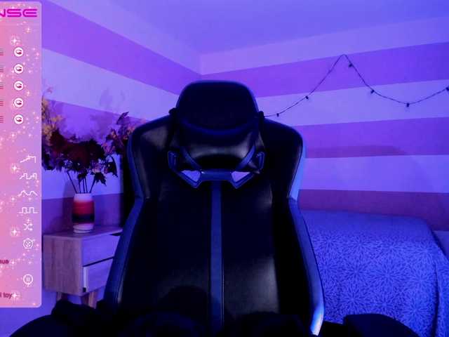 Live sex webcam photo for scarlett-taylor #275820233