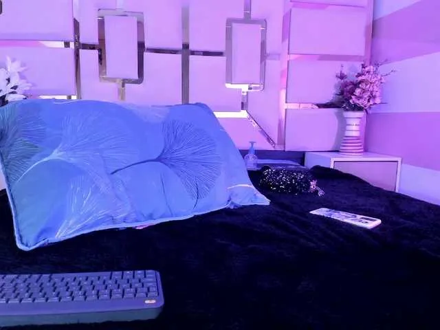 Live sex webcam photo for scarlett-taylor #276063269