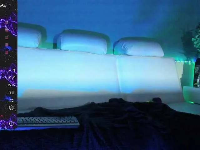 Live sex webcam photo for scarlett-taylor #276165056