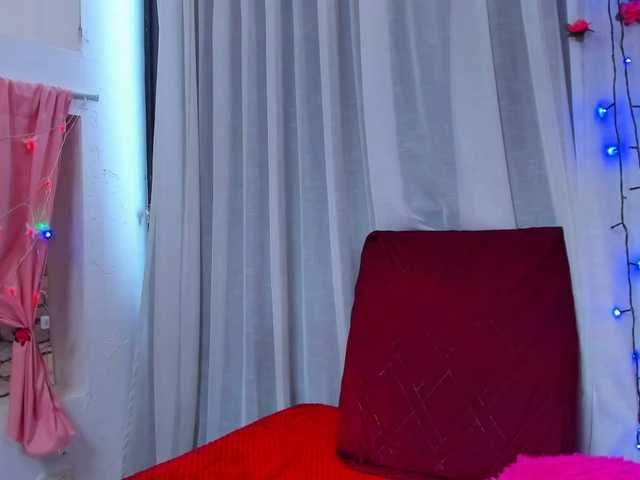 Live sex webcam photo for scarlett40 #278210478