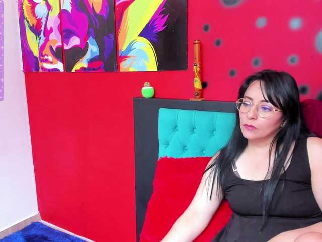 Live sex webcam photo for scarlett40 #278292954