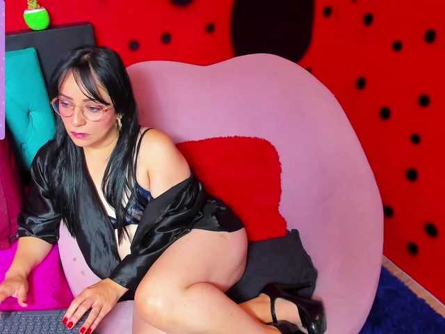 Live sex webcam photo for scarlett40 #284152017