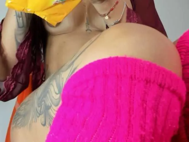 Live sex webcam photo for scarlettdirty #278101329