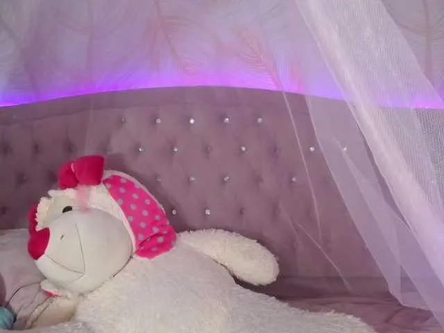 Live sex webcam photo for scarlettxxx1 #274578313