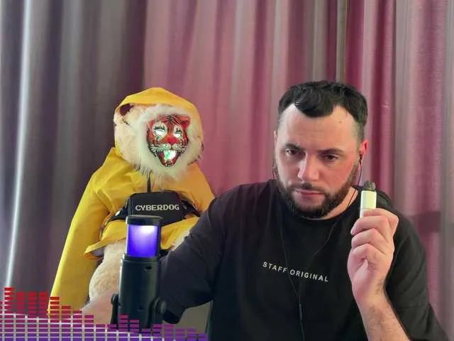 Live sex webcam photo for secretking #292047048