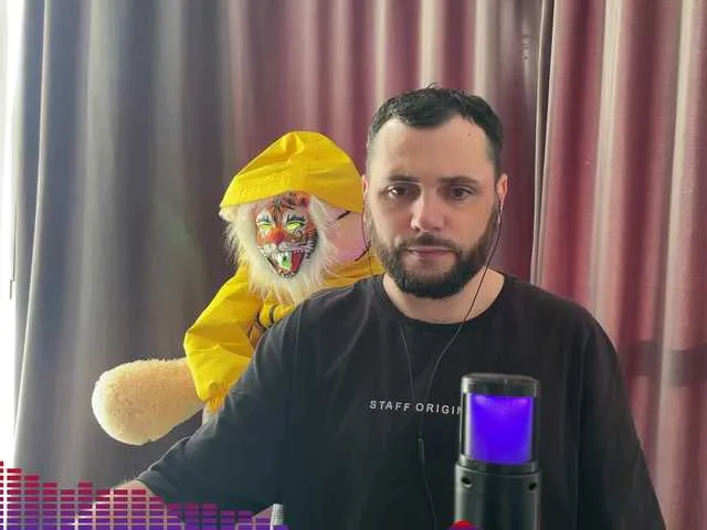 Live sex webcam photo for secretking #292053623