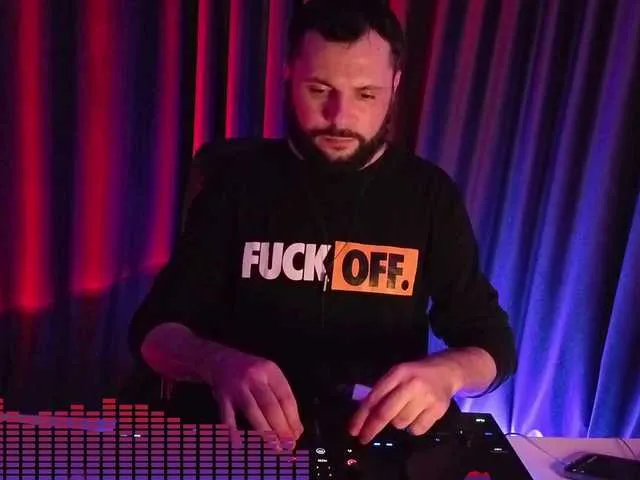 Live sex webcam photo for secretking #292379566