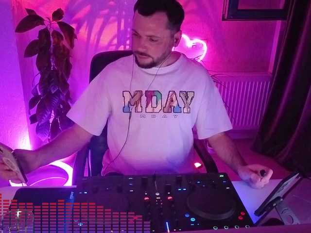 Live sex webcam photo for secretking #292405217