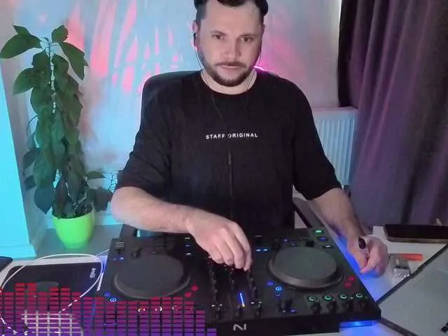 Live sex webcam photo for secretking #292408535