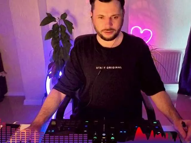 Live sex webcam photo for secretking #292414193