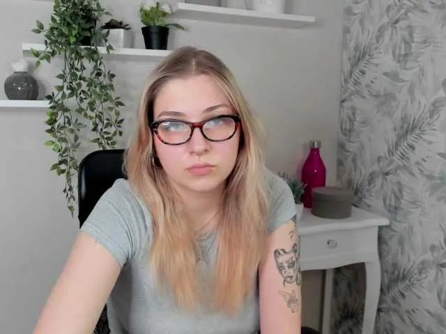 Live sex webcam photo for selenaxLOVE #290553890