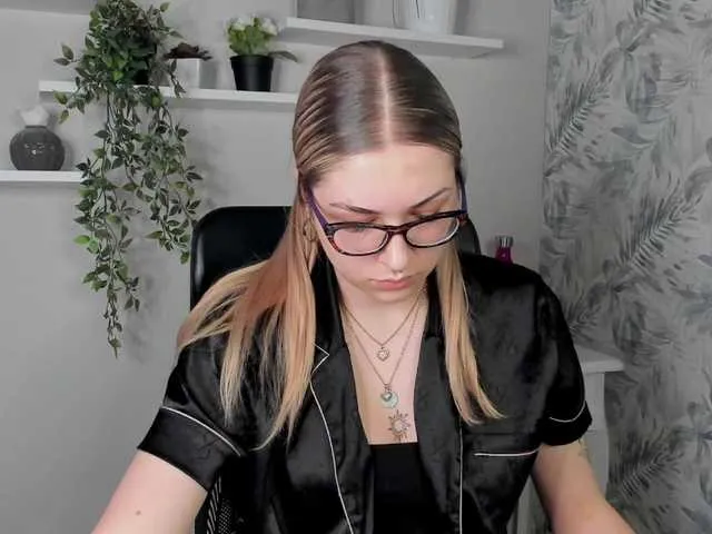 Live sex webcam photo for selenaxLOVE #290560674