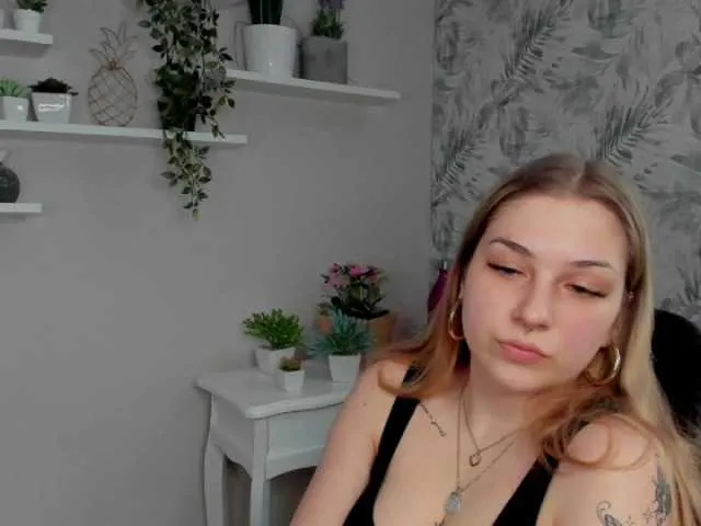 Live sex webcam photo for selenaxLOVE #290675885