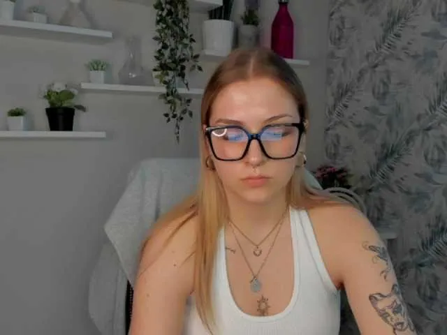 Live sex webcam photo for selenaxLOVE #290800933