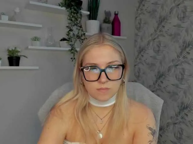 Live sex webcam photo for selenaxLOVE #290859235