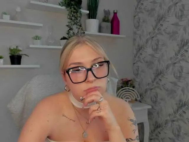 Live sex webcam photo for selenaxLOVE #290860958