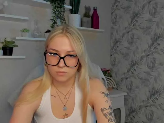 Live sex webcam photo for selenaxLOVE #290886942