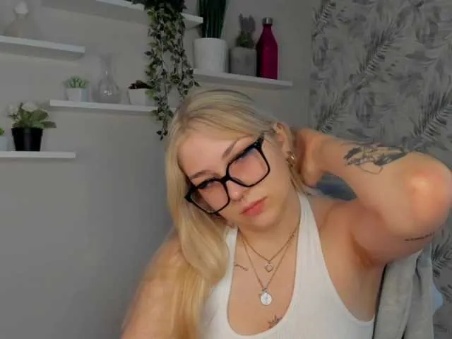 Live sex webcam photo for selenaxLOVE #290893937
