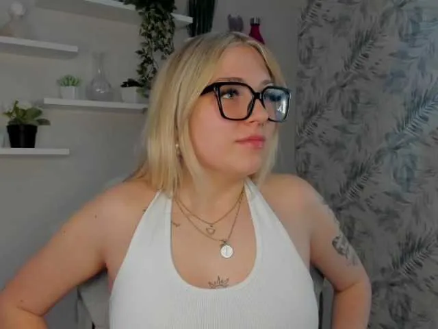 Live sex webcam photo for selenaxLOVE #290895372
