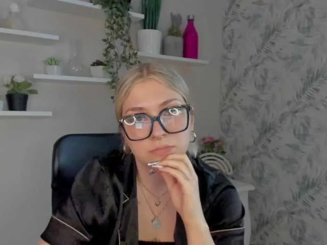 Live sex webcam photo for selenaxLOVE #290902359