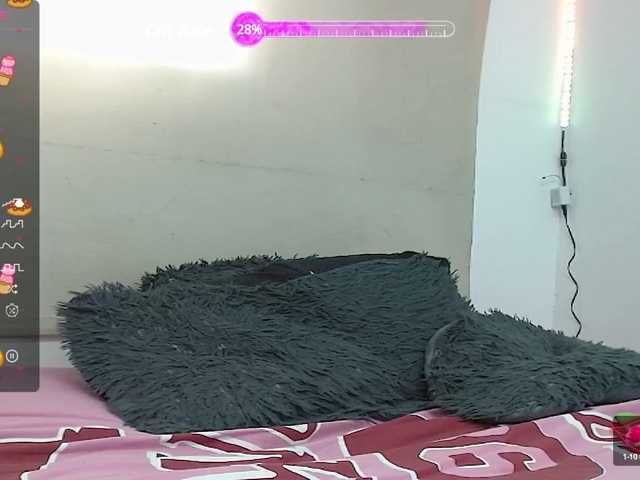 Live sex webcam photo for serenna-love #288078352