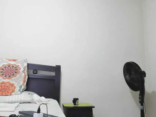 Live sex webcam photo for sexadiction-1 #290943565