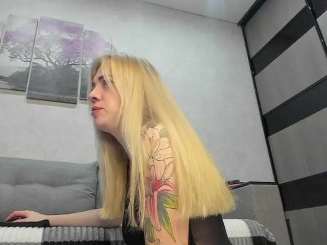 Live sex webcam photo for sexkisa777 #276996390