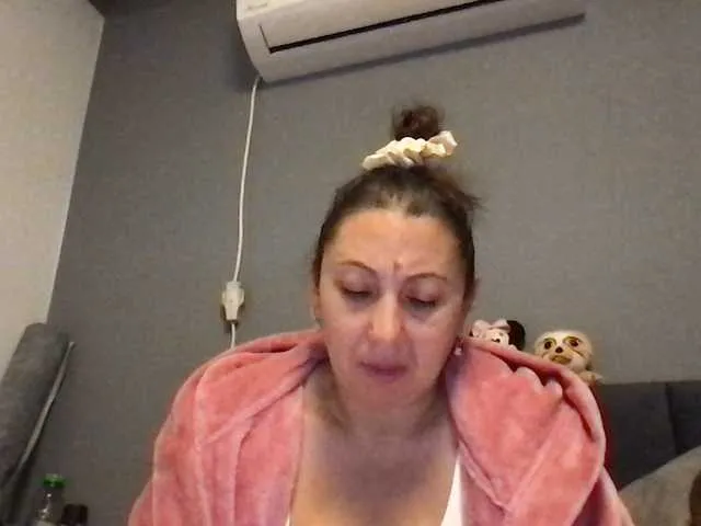 Live sex webcam photo for sexmari39 #292312594