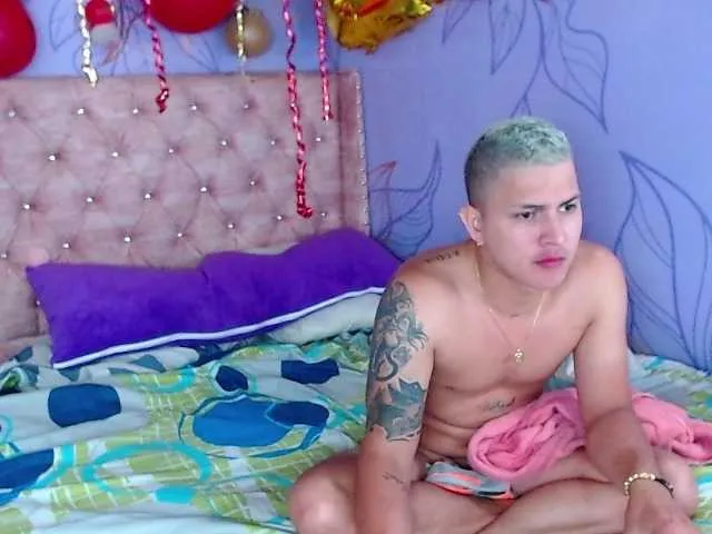 Live sex webcam photo for sexsection202 #272416079