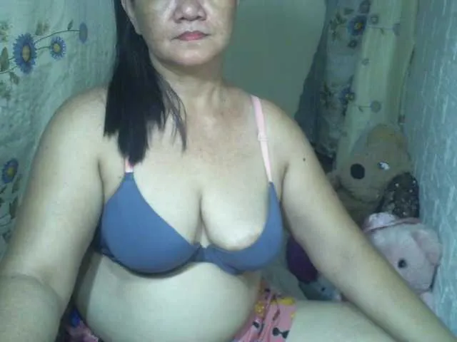 Live sex webcam photo for sexxyicee69 #273338203