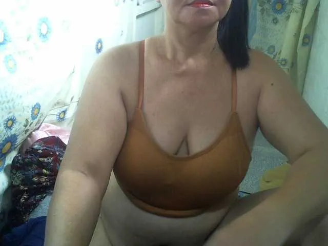 Live sex webcam photo for sexxyicee69 #273498500