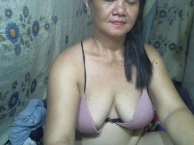 Live sex webcam photo for sexxyicee69 #273774712