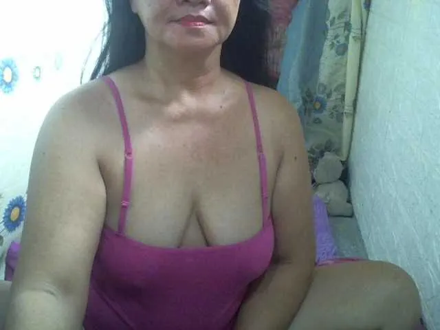Live sex webcam photo for sexxyicee69 #273904293