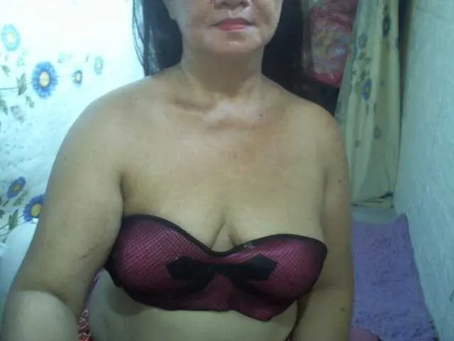 Live sex webcam photo for sexxyicee69 #274104919