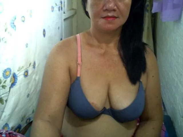 Live sex webcam photo for sexxyicee69 #274161524