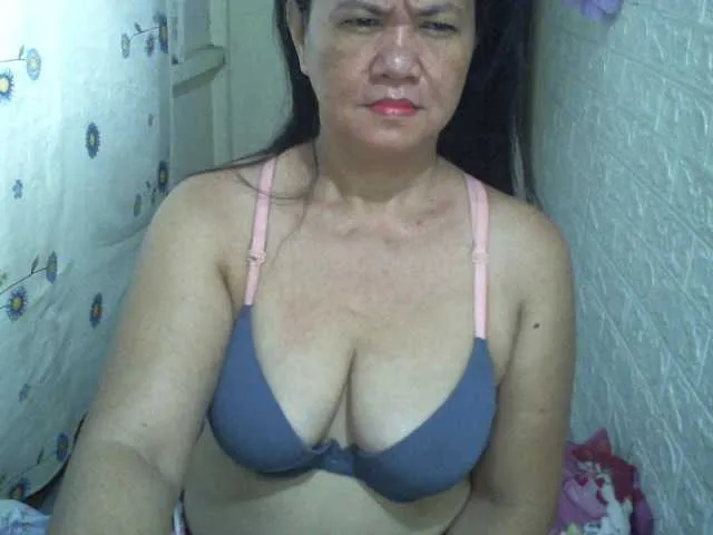 Live sex webcam photo for sexxyicee69 #274181712