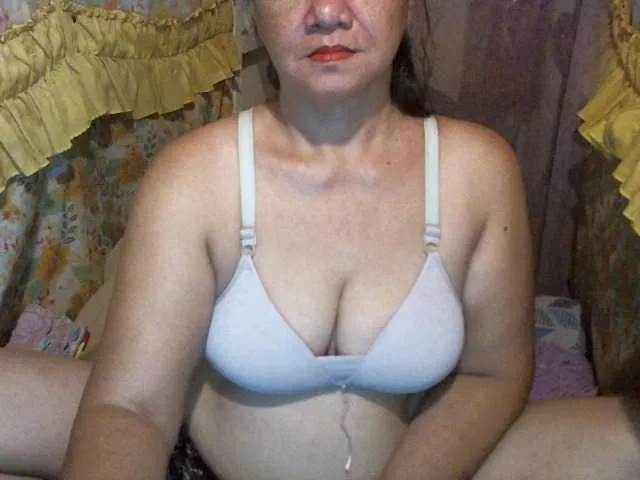 Live sex webcam photo for sexxyicee69 #275515938