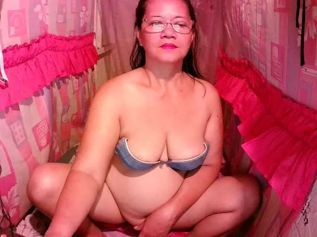 Live sex webcam photo for sexxyicee69 #276724395