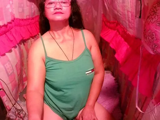 Live sex webcam photo for sexxyicee69 #276871983