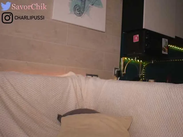 Live sex webcam photo for sexy-assian #275746953