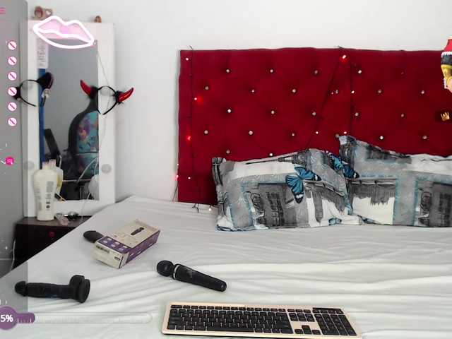 Live sex webcam photo for sexy-candy-4u #277421205