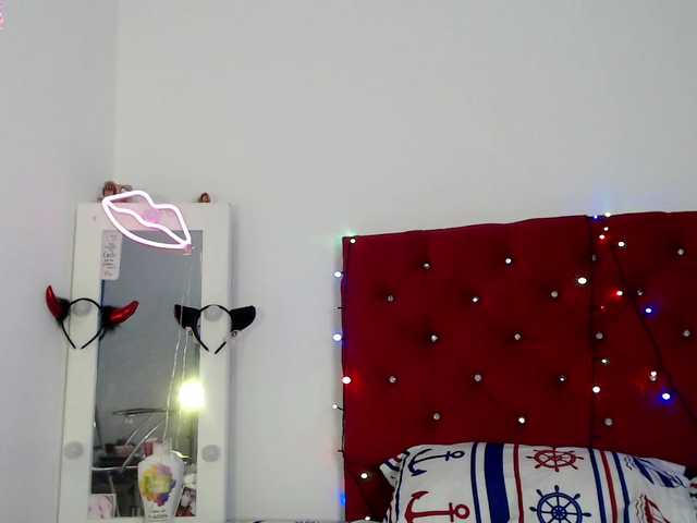 Live sex webcam photo for sexy-candy-4u #277826958