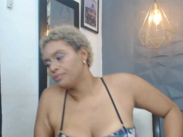 Live sex webcam photo for sexy-caramel6 #273536257