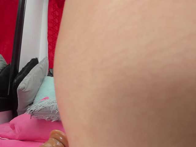 Live sex webcam photo for sexy-danna #275908096