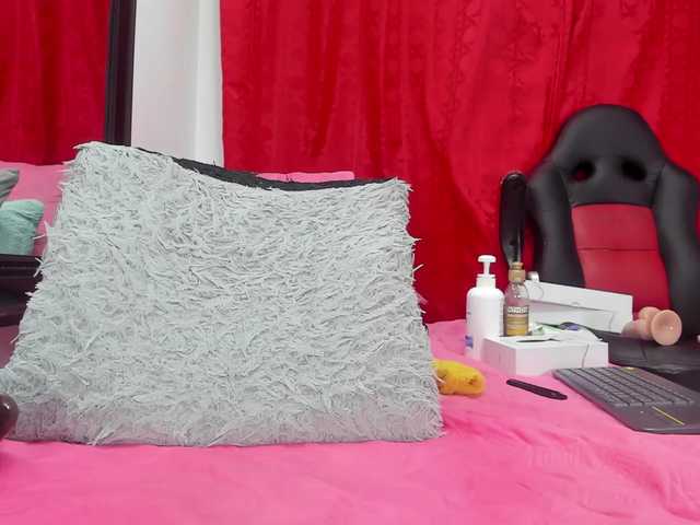 Live sex webcam photo for sexy-danna #275979117