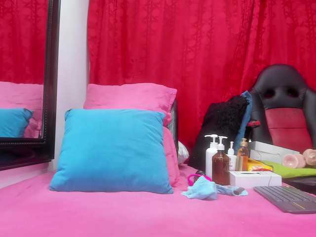 Live sex webcam photo for sexy-danna #276672328