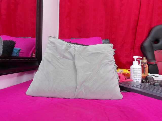 Live sex webcam photo for sexy-danna #277451987